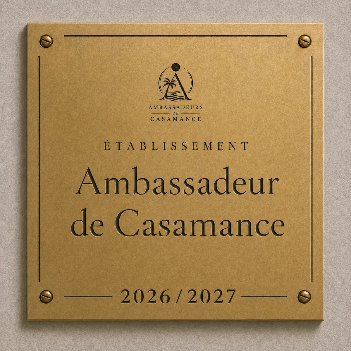 Plaque gravée « Établissement Ambassadeur de Casamance, 2026 / 2027 »